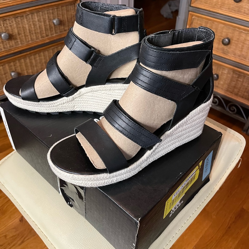 Sorel sandals, black, size 9, new